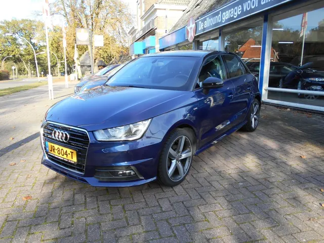 Audi A1 1.0TFSi Sportback S-Line Adrenaline Zwart dak !!! 2016