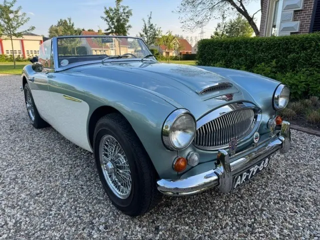 Austin Healey 3000 Mk3 Ice Blue Old English White 1966