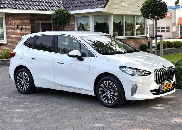 BMW 2-Serie Active Tourer 220i 170pk Mild Hybrid Luxury Line Harman Kardon 2023