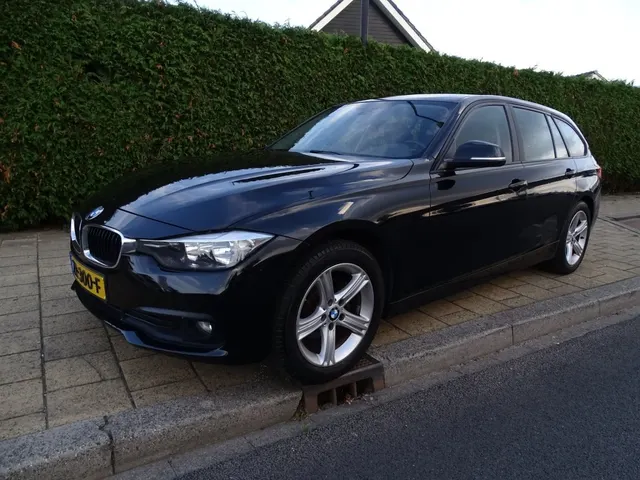 BMW 3-Serie 318I Luxury Touring-Came 2015