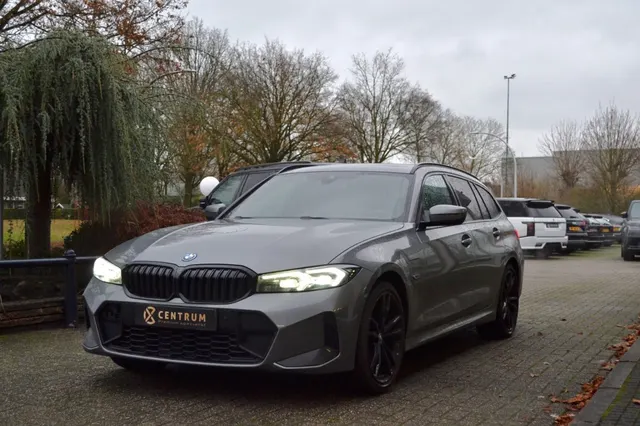 BMW 3-Serie 330e M-Sport 2023