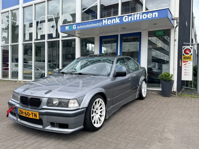 BMW 3-Serie 325i Track Car I Rolbar I Carbon I 1991