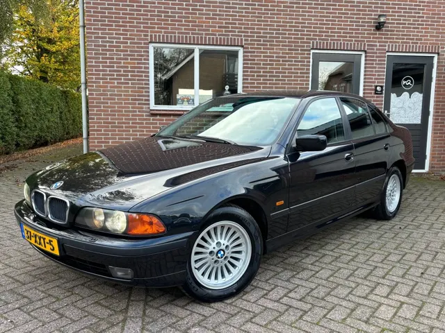 BMW 5-Serie 540i V8 290PK 1997