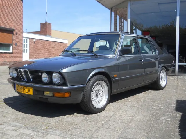BMW 5-Serie 528i E28 origineel Nl 1985