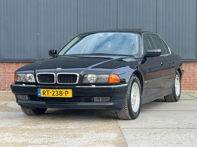 BMW 7-Serie E38 740i 1995