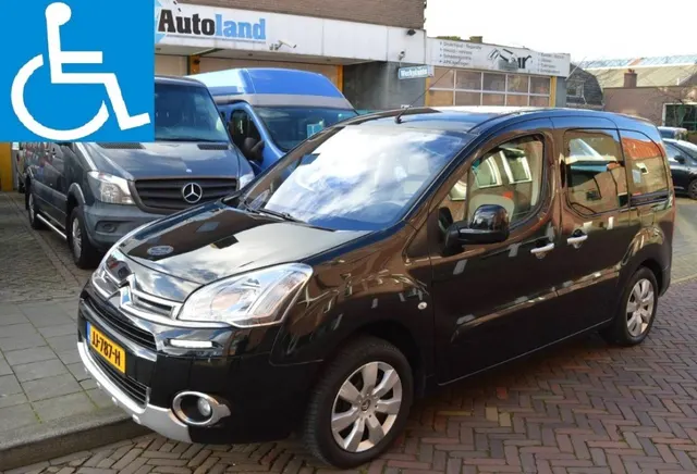 Citroen Berlingo Luxe Rolstoelauto 64.000 km 3+1 of 5-Persoons 2014