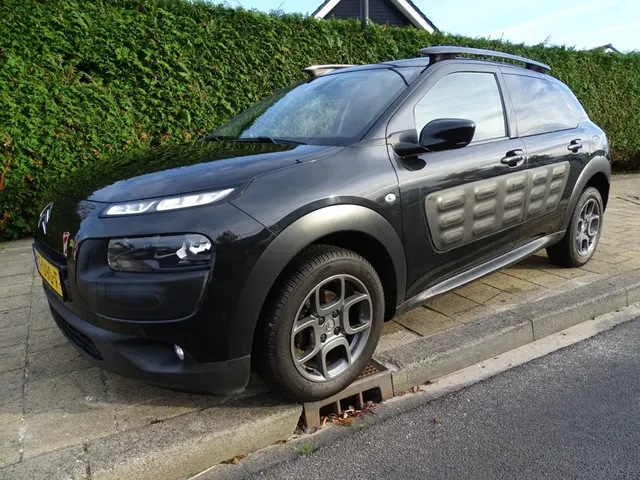 Citroen C4 Cactus 1.2 Pt 110 Pk Shine 2016