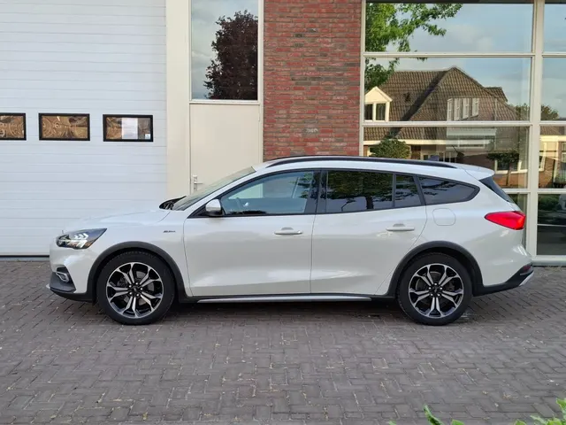 Ford Focus Wagon 1.0 114 Kw 155 Pk Ecoboost Hybrid Active X Business 2 jaar 2021