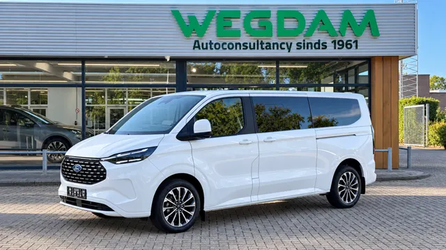 Ford Tourneo Custom 2.5 PHEV 340 L2 Titanium X 8p Vip bus 2025