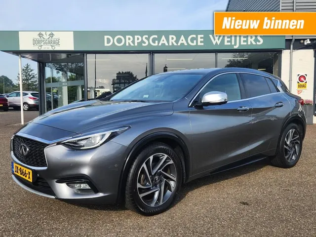 Infiniti Q30 1.6T Premium 2016