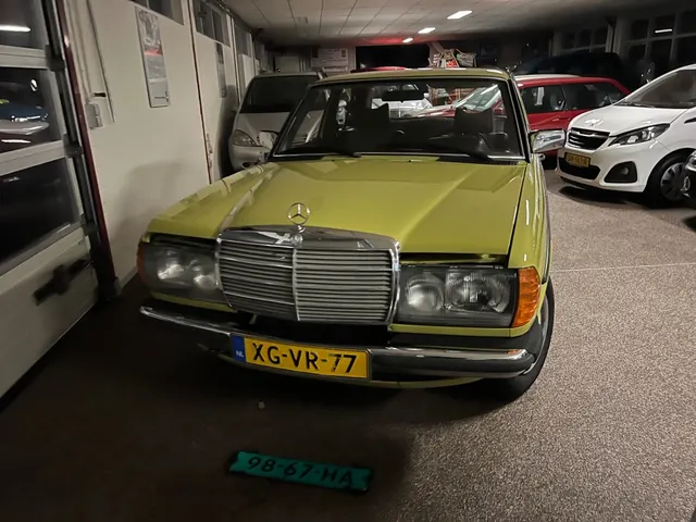 Mercedes-Benz 200 D W123 Sedan oldimer!! 1978