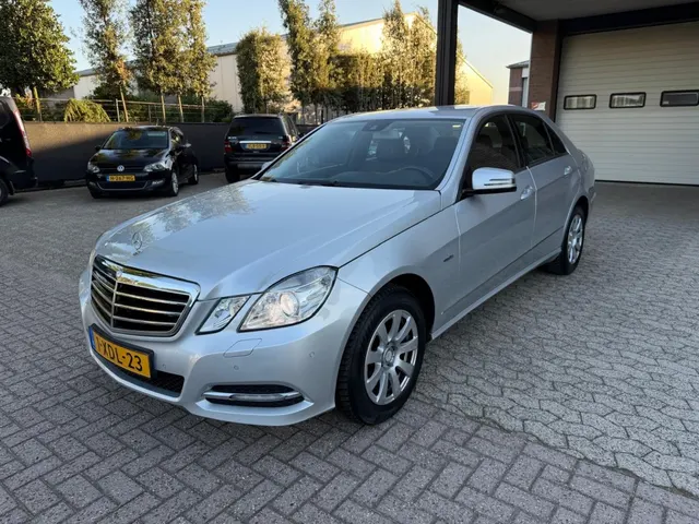Mercedes-Benz E-Klasse E300 CDI Avantgarde V6 luchtvering 2011