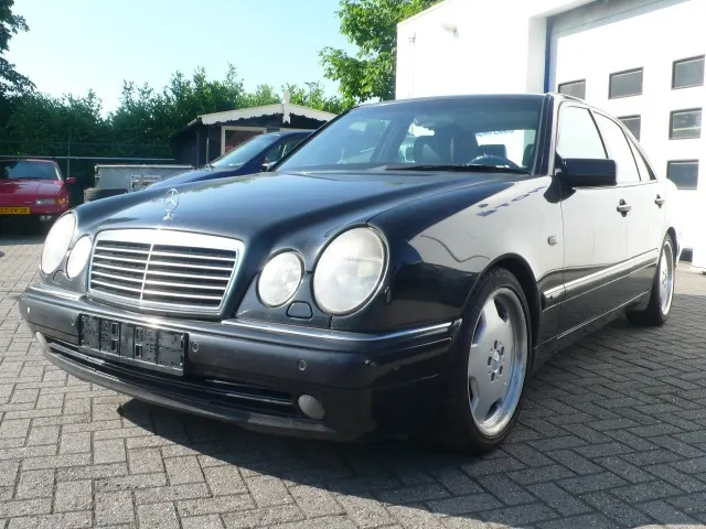 Mercedes-Benz E-Klasse 420 V8 Aut Designo Collectors Item 1997