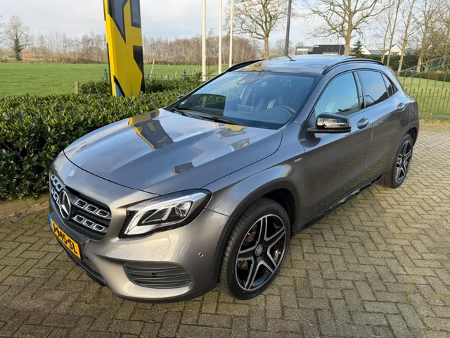 Mercedes-Benz GLA-Klasse 250 4Matic Edtion 1 2017