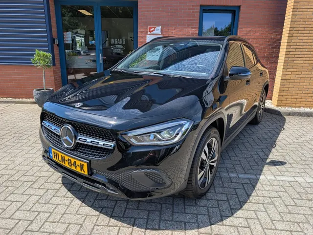 Mercedes-Benz GLA-Klasse 250 E Progressive 2022