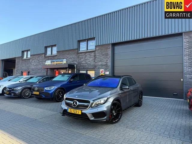Mercedes-Benz GLA-Klasse AMG 45 4MATIC 2015