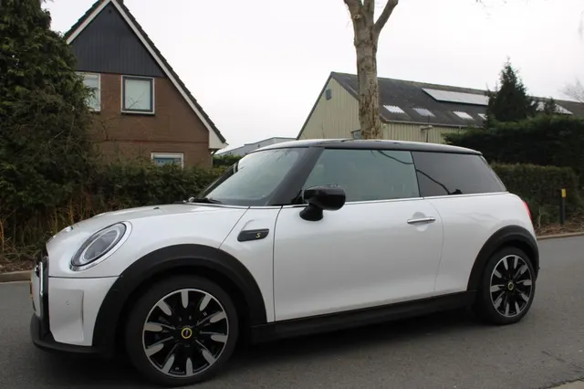 MINI Cooper SE Mini Mini Electric Camden Edition 33KWH 2023