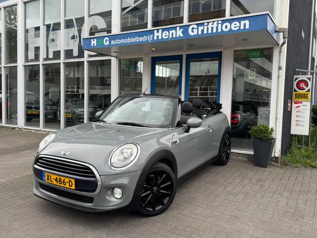 MINI Cooper 1.5 Cooper Chili Serious Business I 2017
