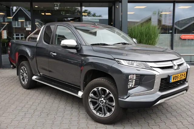 Mitsubishi L200 2.2 Di-D Club Cab Intense 4WD Van 2020