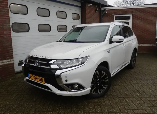 Mitsubishi Outlander 2.0 PHEV 4WD 2015