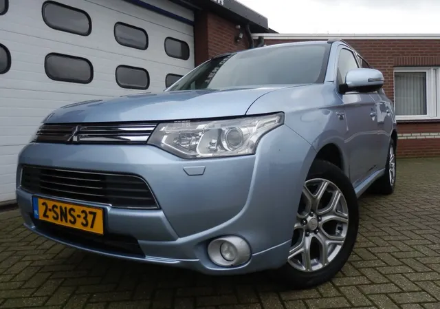 Mitsubishi Outlander 2.0 PHEV Intense + 2013