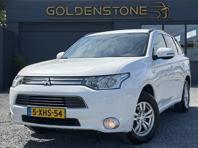 Mitsubishi Outlander 2.0 PHEV Business Edition Soh 73% 2014