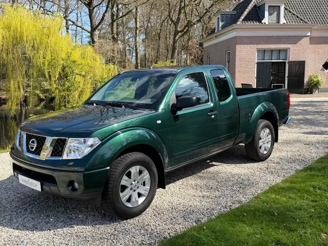 Nissan Navara 2.5 Dci Double Cab Pick Up Fabrieksnieuw 1.676km Origineel 2005