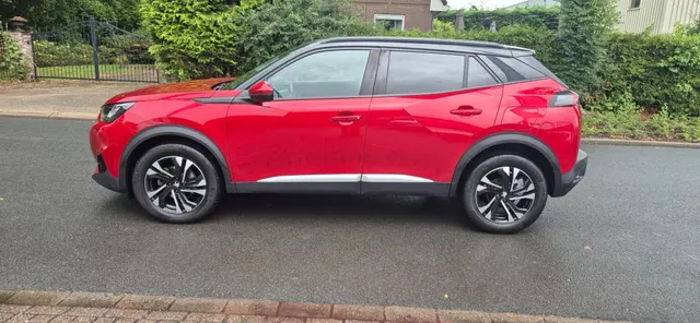 Peugeot 2008 1.2 Pure Tech Bleu Lease Allure 2021