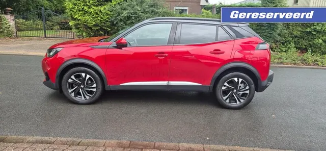 Peugeot 2008 1.2 Pure Tech Bleu Lease Allure 2021