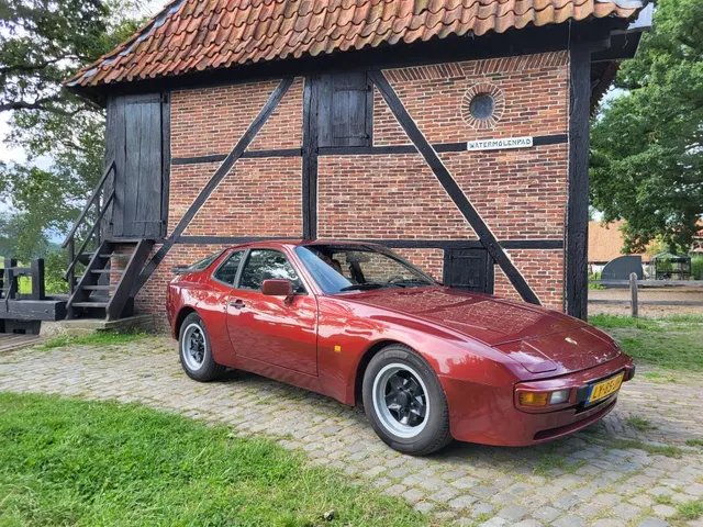 Porsche 944 Type 2 aut 1985