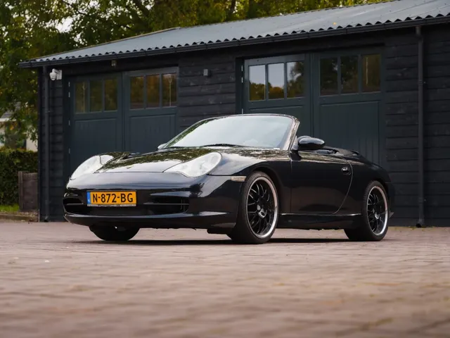 Porsche 996 Carrera 3.6 Cabriolet – 6-Speed Manual – Basalt Black 2002
