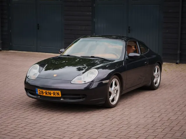 Porsche 996 Coupe - Millennium Edition - Violet Chromaflair - Manual! 2000