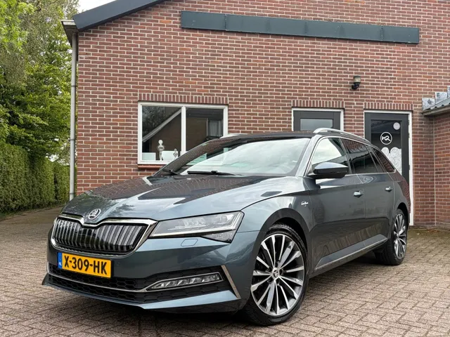 Škoda Superb TSI iV Laurin & Klement 2020