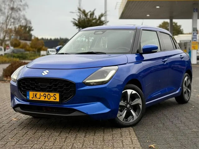 Suzuki Swift 1.2 Style Smart Hybr 2025