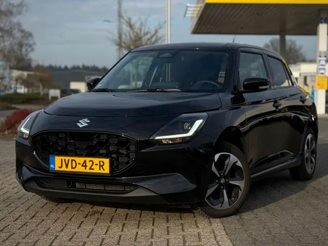 Suzuki Swift 1.2 Style Smart Hybr 2025