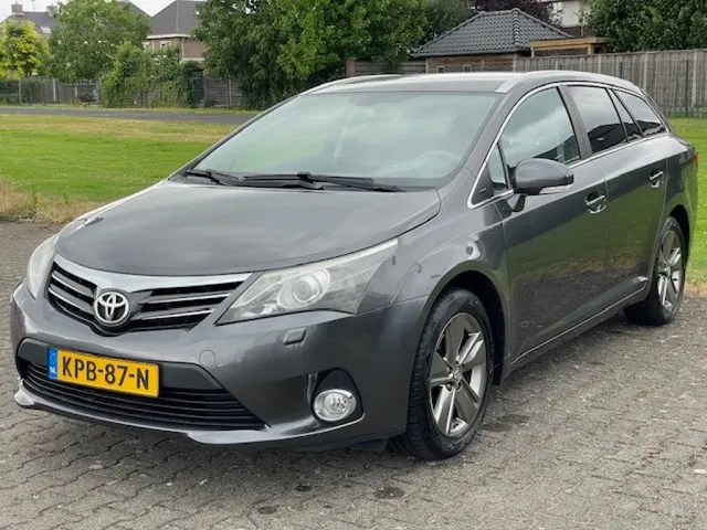 Toyota Avensis 1.8 VVT-I Business 2015