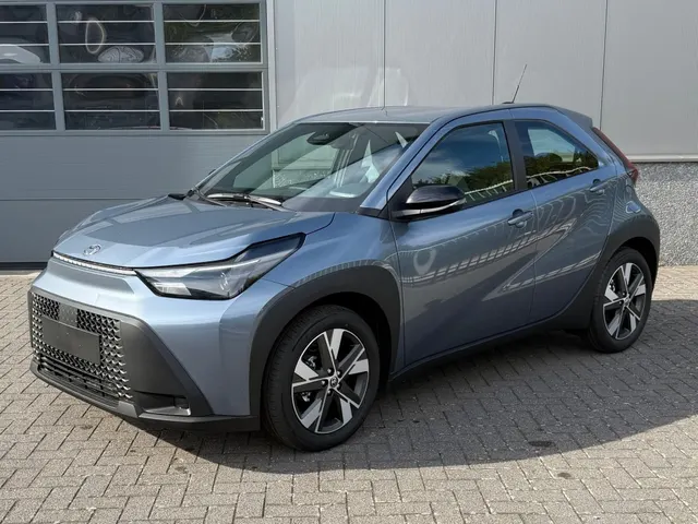 Toyota Aygo X Hybrid 1.5 17 Lichtmetaal 2026