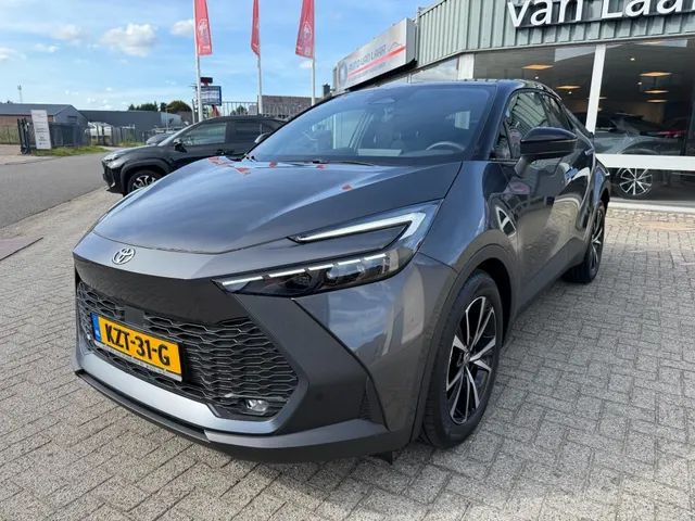 Toyota C-HR 1.8 Hybrid 140 Dynamic Bi-Tone Rijklaar met 2025