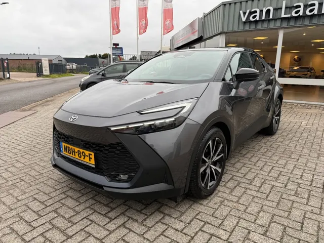 Toyota C-HR 1.8 Hybrid 140 Dynamic Bi-Tone Rijklaar met 2025
