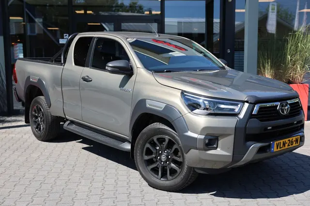 Toyota Hilux 2.8 D-4D X-Tra Cab Invincible A 2021