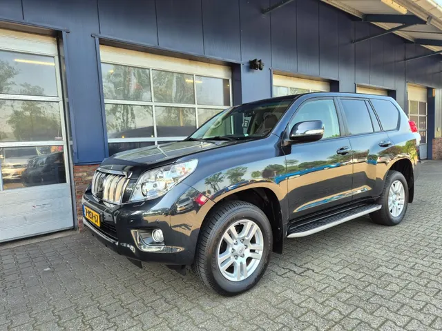 Toyota Landcruiser 150 3.0 D-4D-F Executive High Roof Blind Van 2012