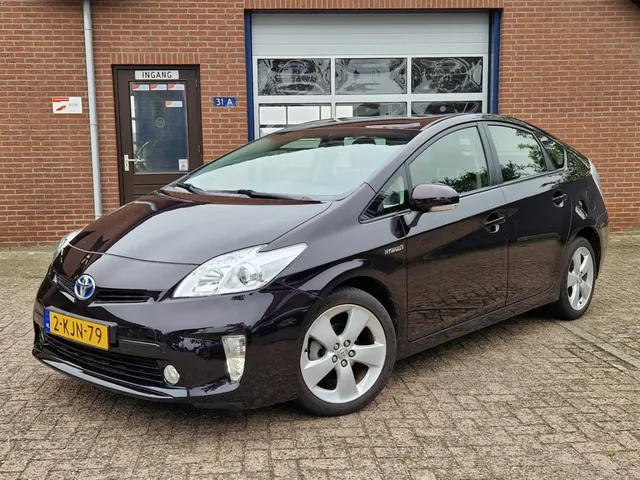 Toyota Prius 1.8 Hybrid Dynamic Business 2013