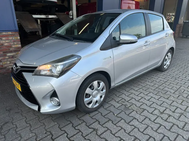 Toyota Yaris 1.5 Hybrid Lease Ltd 2016