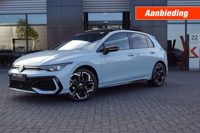 Volkswagen Golf R-line 1.5 eTSI 150pk DSG facelift Black style 2025