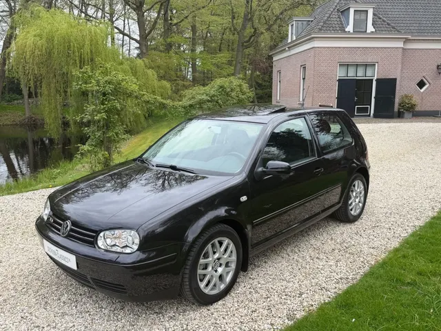 Volkswagen Golf 2.3 V5 Highline 3drs Nl-auto 2001