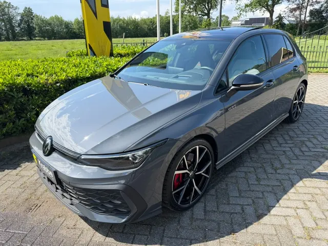 Volkswagen Golf 2.0 TSI 195 kW 2024