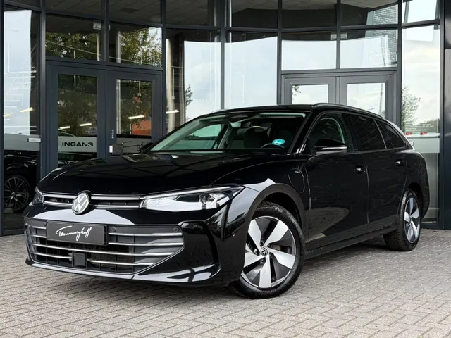 Volkswagen Passat Variant 1.5 eHYBRID Business - Trekh. - Hud 2026