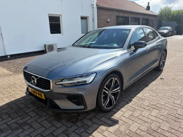 Volvo S60 T6 AWD R-Design Plug In Pilot Assist 2020