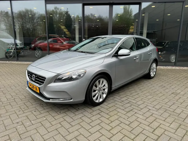 Volvo V40 1.6 T3 150pk Summum 2013