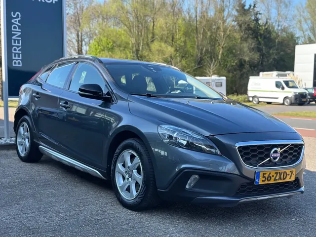 Volvo V40 1.6 T4 Cross Country Momentum '' 2013